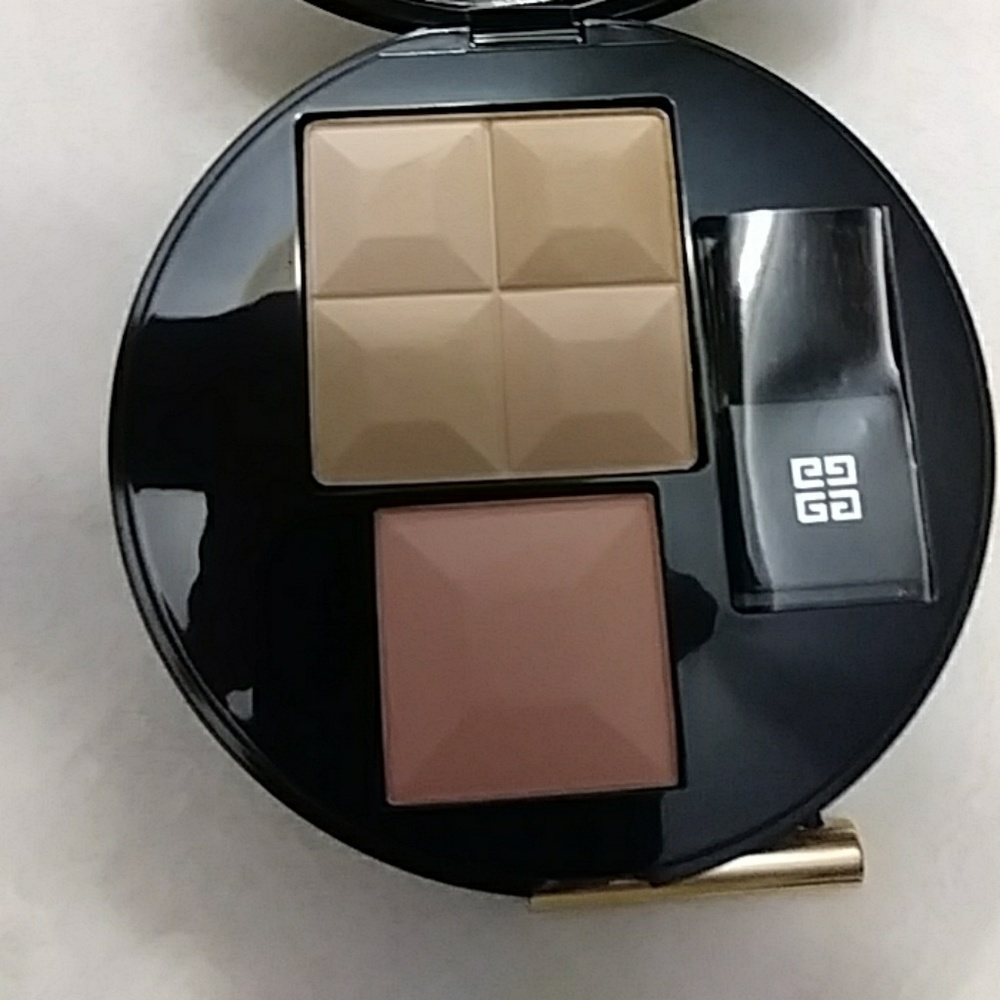 GIVENCHY GLAMOUR ON THE GO 3 STEP MAKEUP PALETTE